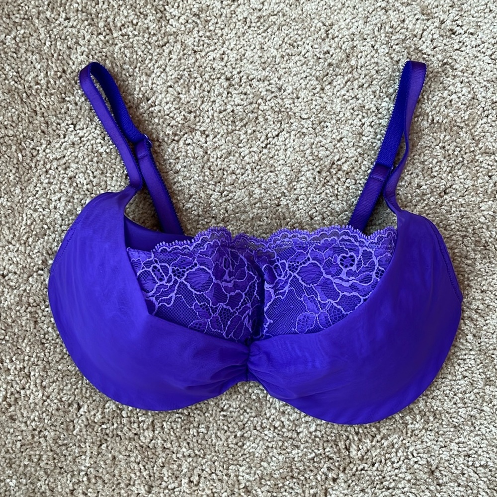 Victoria’s Secret Lace Push up Bra - Picture 2 of 9